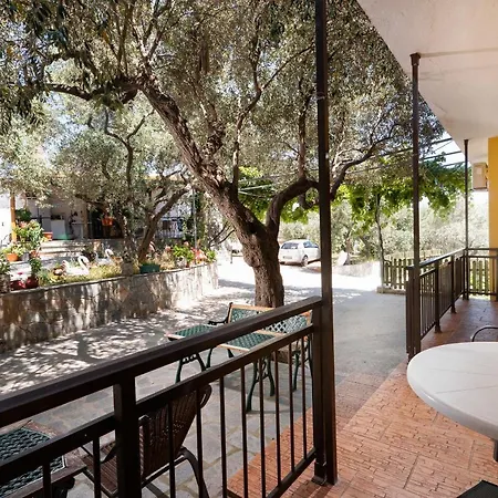 Archodissa Pansion Hotel *